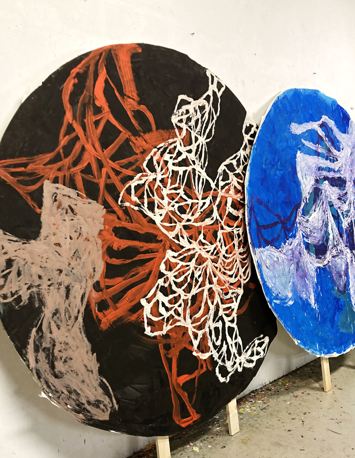 Im Atelier Kreisbilder 2026 Warburg Durchmesser ca 200 cm Acryl auf Papier Pappe Holz - VG Bild und Kunst 2026